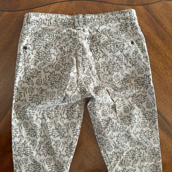 Lightweight Skinny Jeans in Taupe Lace color/pattern Size 27 EUC - Picture 9 of 11